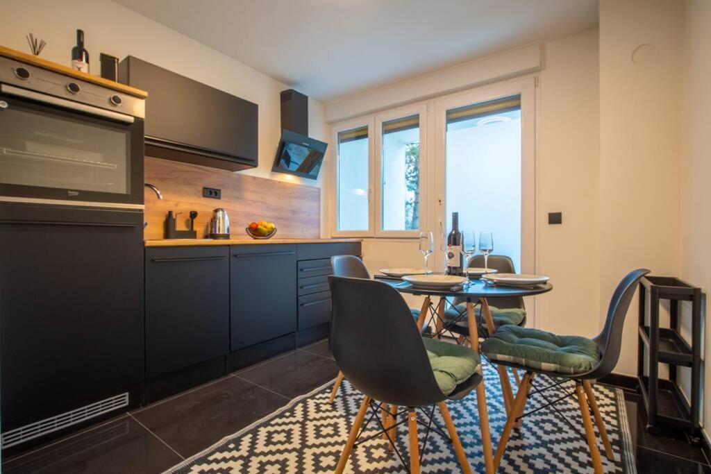 Apartment Hesa- 4 Star Apartment Риека Экстерьер фото
